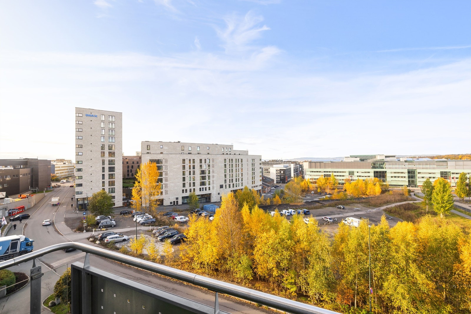Fra stuen er det utgang til vestvendt balkong på 8 kvm. Galleribilde