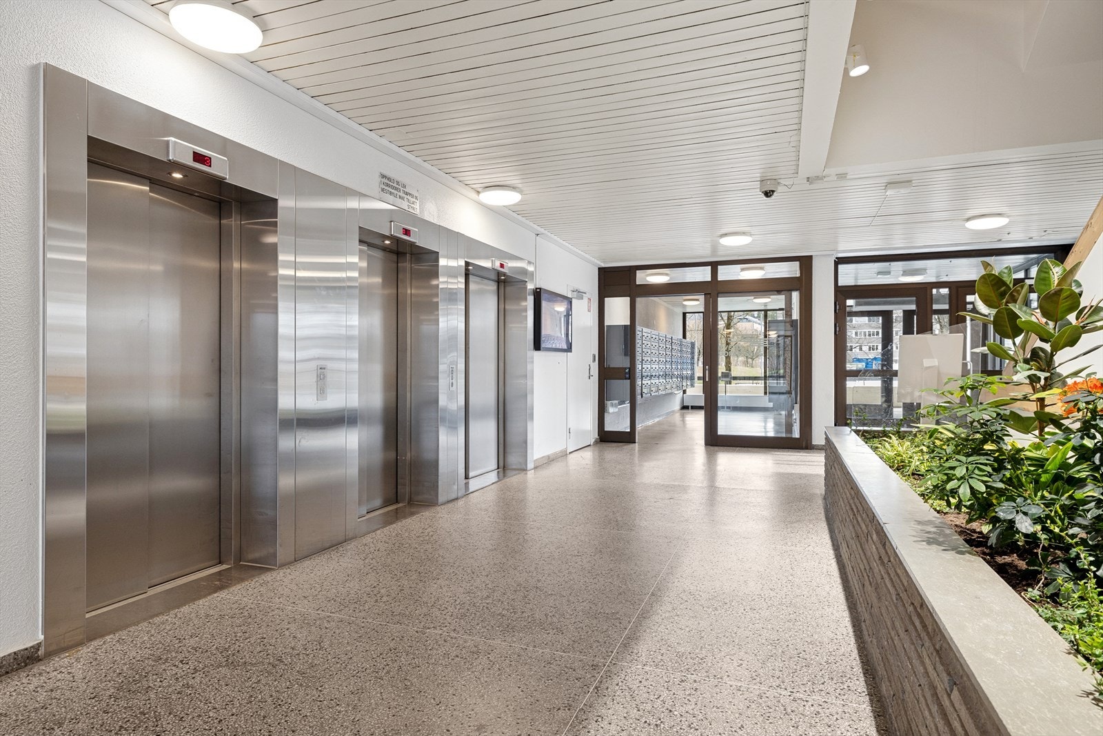 objpiHyggelig inngangsparti med heisadkomst til leilighetsplan Galleribilde