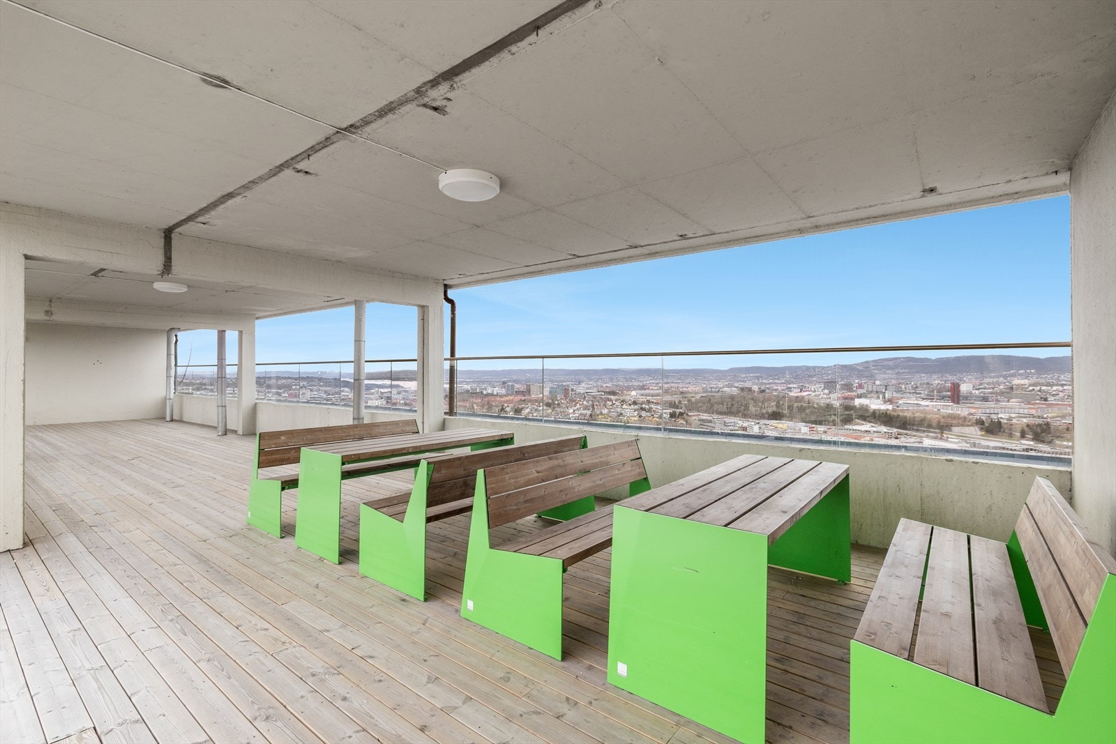 Felles takterrasse med panoramautsikt. Galleribilde