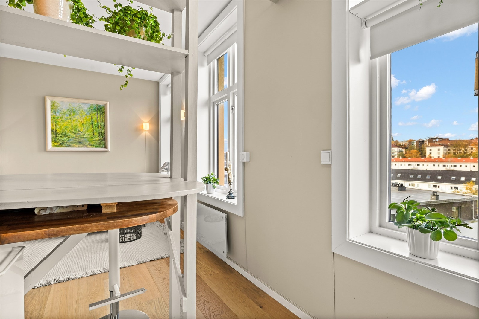 Leiligheten ligger i 4. etasje med en usjenert plassering i bygget. Galleribilde