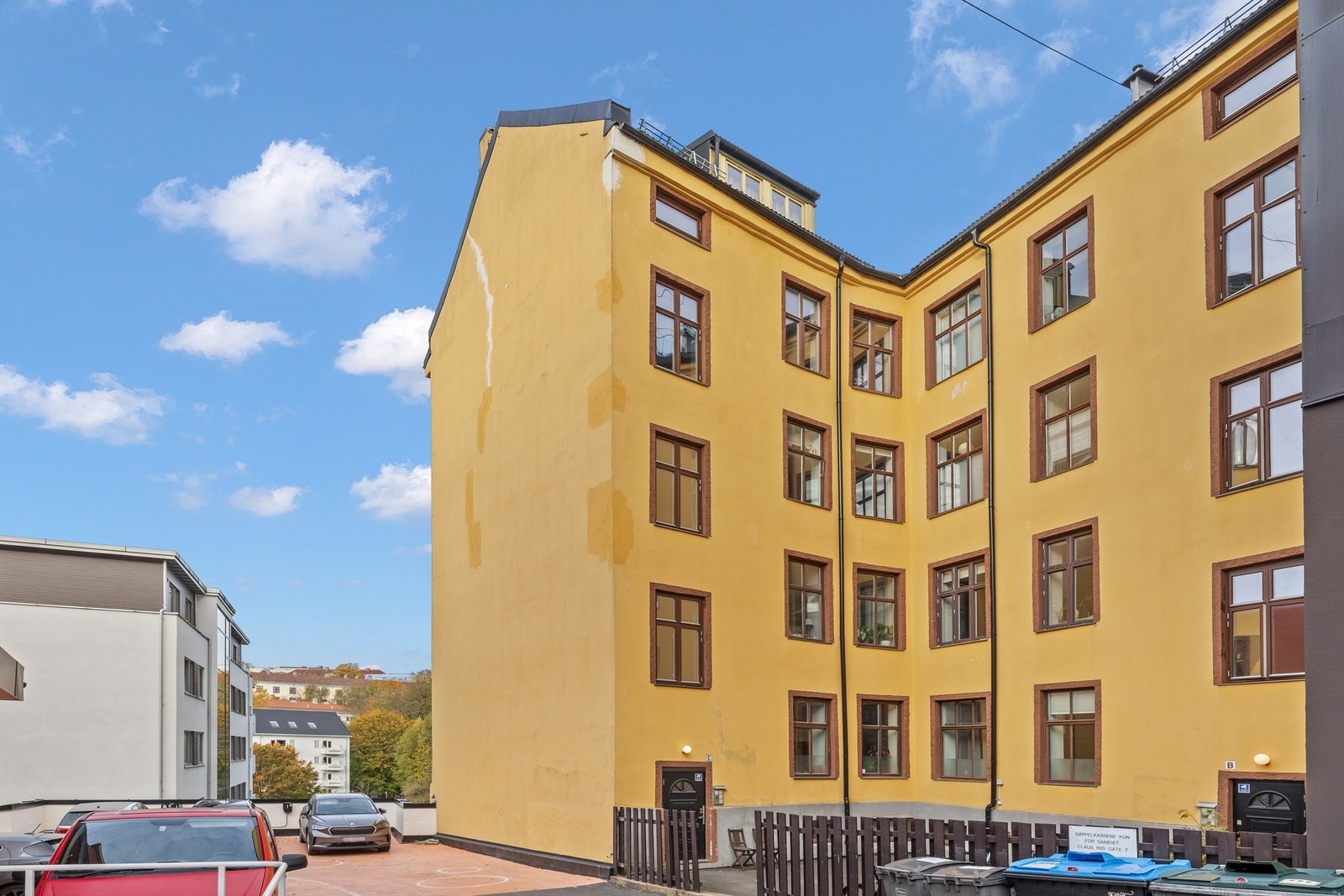 Leiligheten ligger i en klassisk bygård i et etablert og attraktivt boligområde. Galleribilde