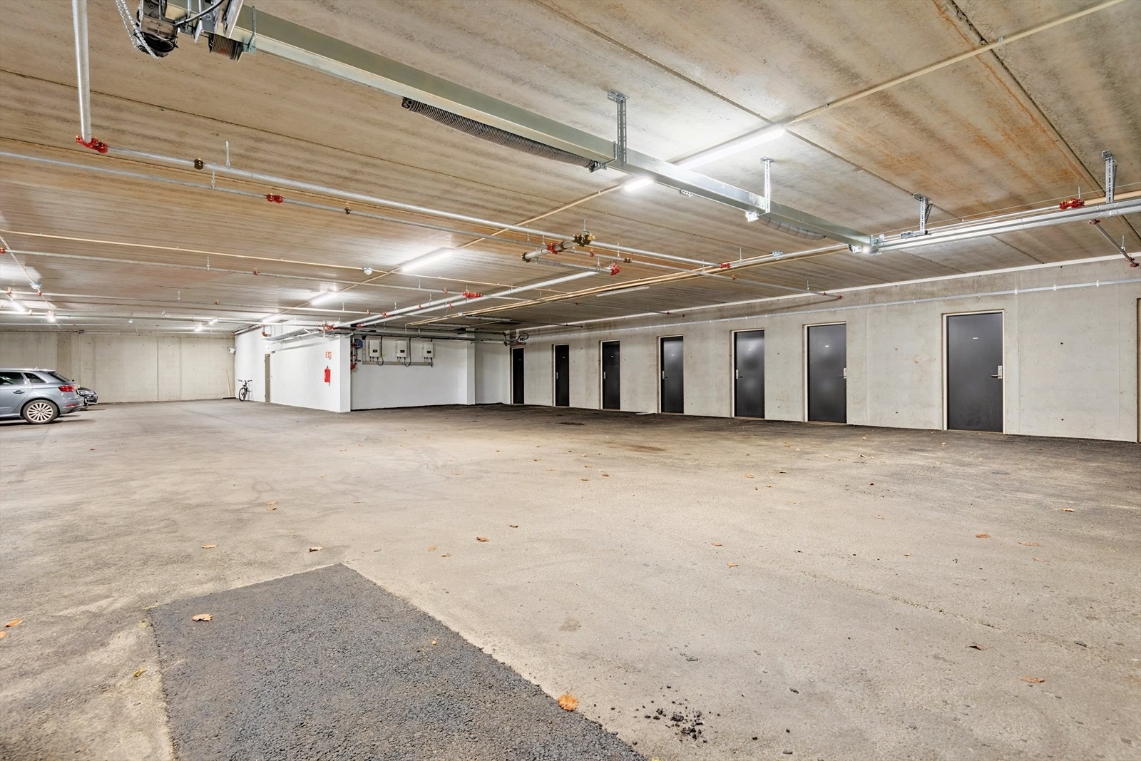 Det medfølger egen parkeringsplass i lukket garasjeanlegg, med mulighet for å kjøpe ekstra plass så lenge det er ledige plasser Galleribilde