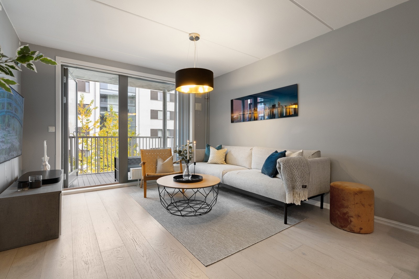 Leiligheten har en attraktiv beliggenhet rett ved vakre Iladalen park, og ligger i byggets 4. etasje med heisadkomst. Galleribilde
