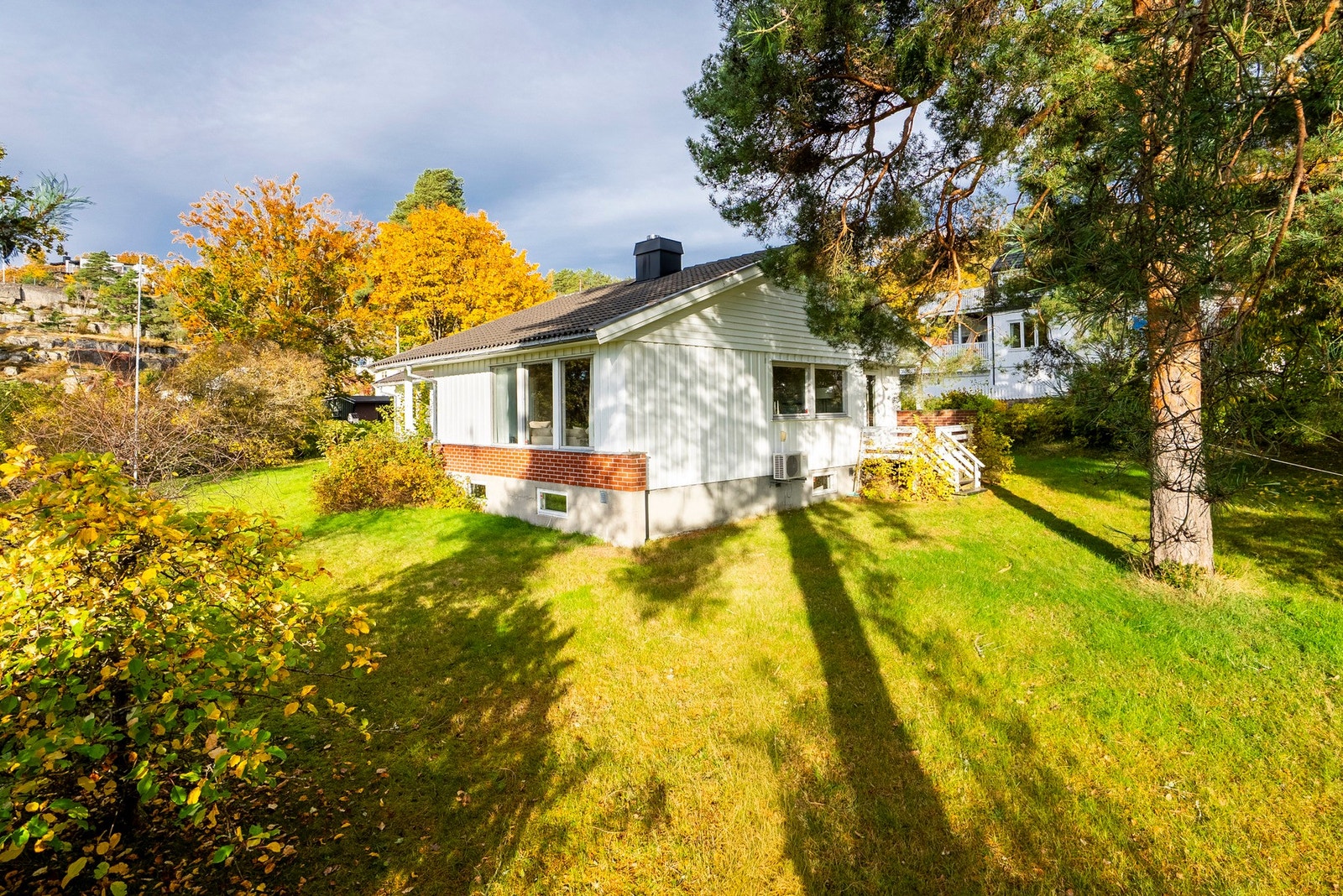 Stor, barnevennlig tomt i ettertraktet villastrøk Galleribilde