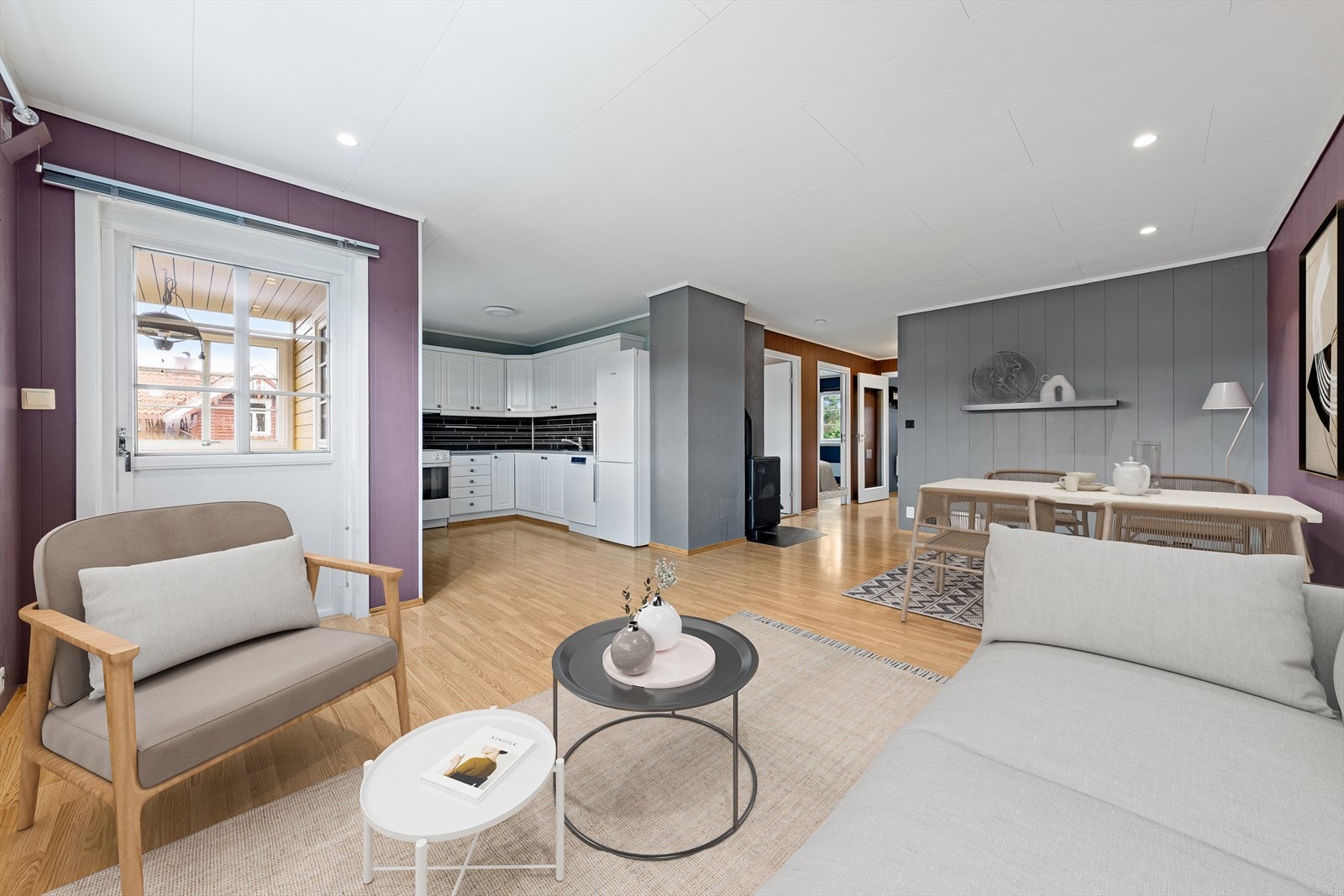 Fra stuen er det direkte adkomst til balkongen (digital styling). Galleribilde