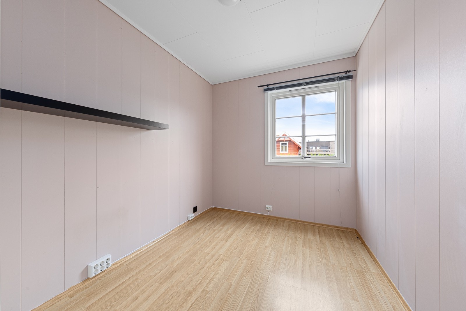 De andre soverommet passer perfekt som barnerom, gjesterom eller et trivelig hjemmekontor, alt etter behov. Galleribilde