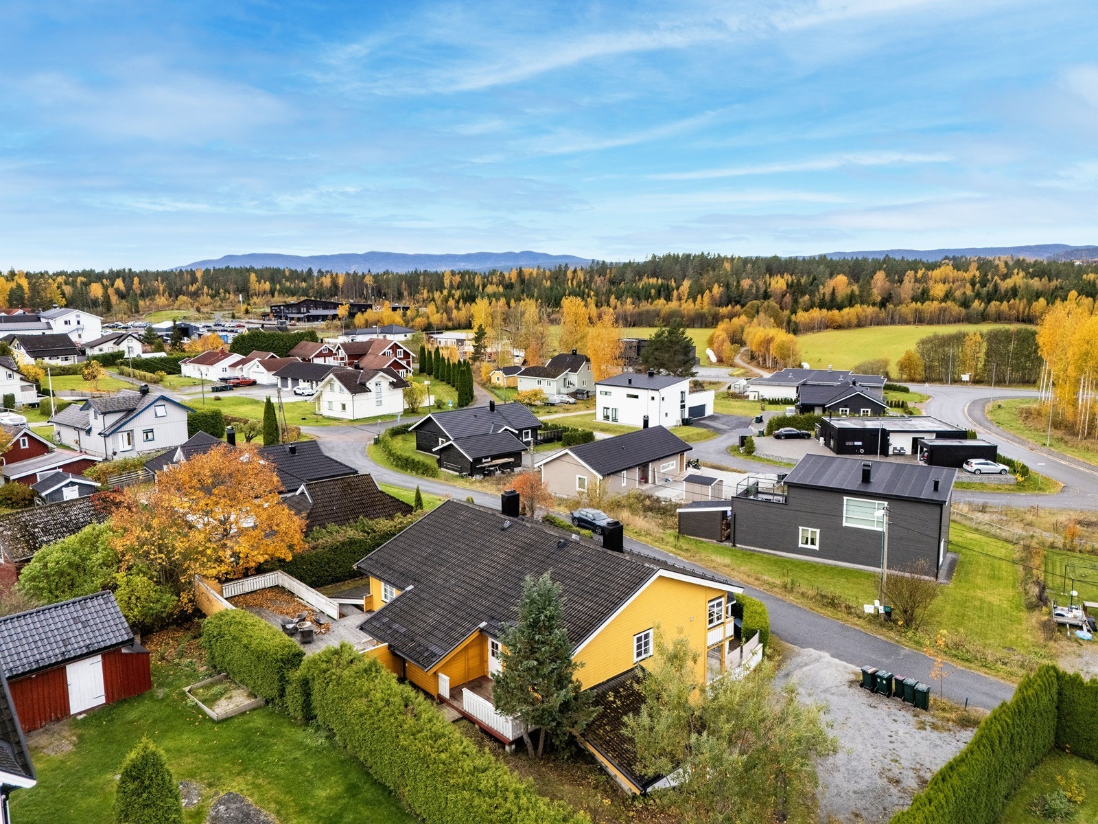 Modum kan by på vakkert turterreng som passer godt for både barnefamilier og friluftsentusiaster, sommer som vinter. Det finnes et bredt utvalg tilrettelagte turområder og merkede tur- og kulturstier i Modum, med varierende terreng og vanskelighetsgrad. Galleribilde