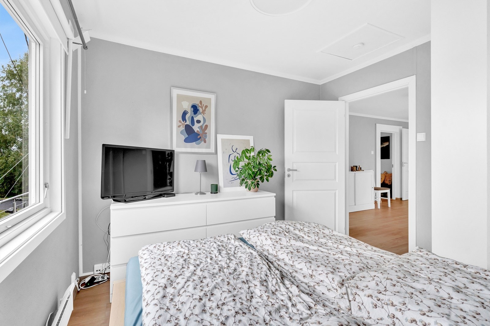 Det er plass til senger, nattbord, garderobeløsning og evt. skrivebord. Galleribilde