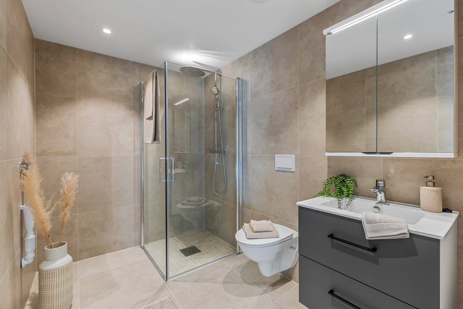 Delikat bad/vaskeroom Galleribilde