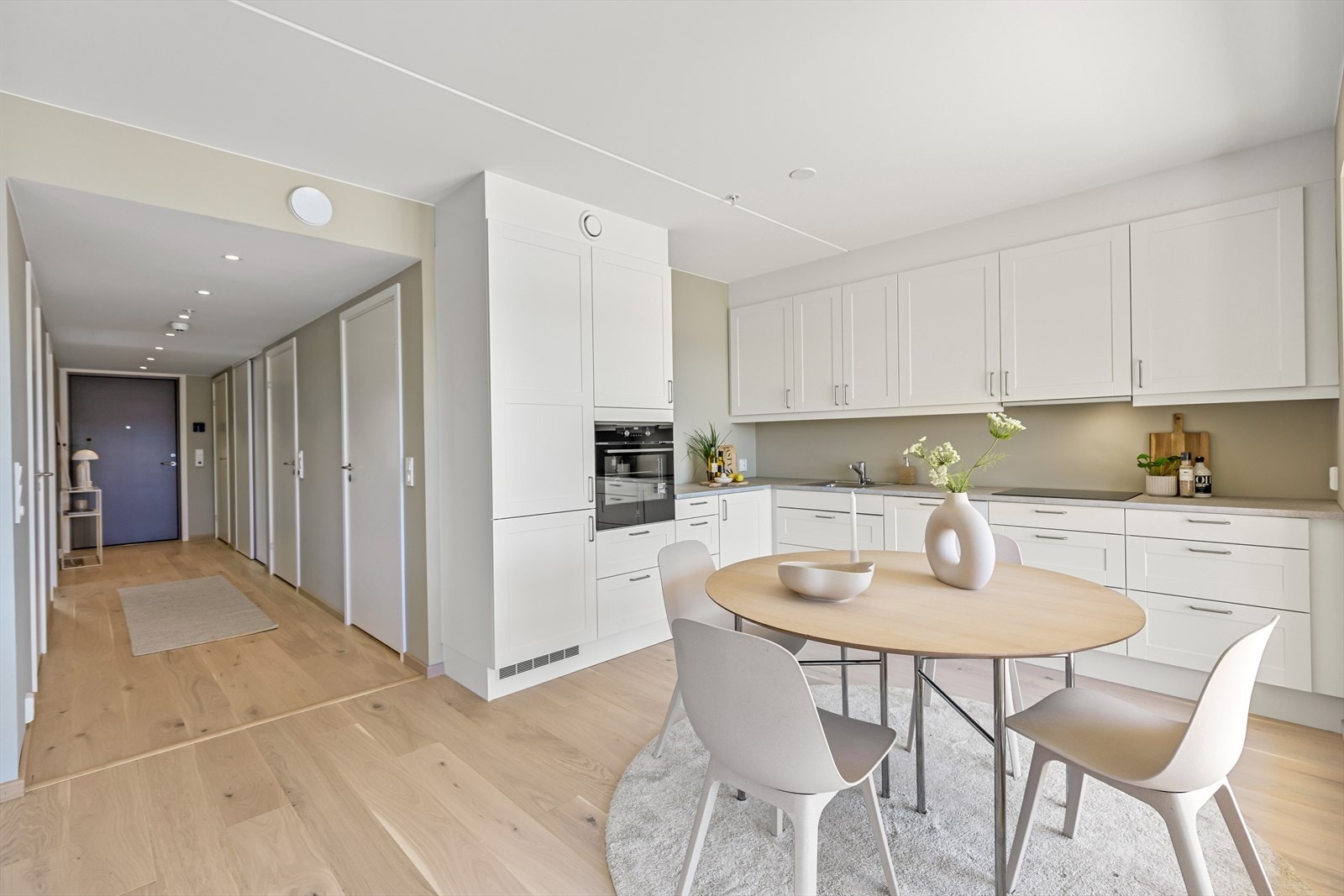 Kjøkken med spiseplass Galleribilde