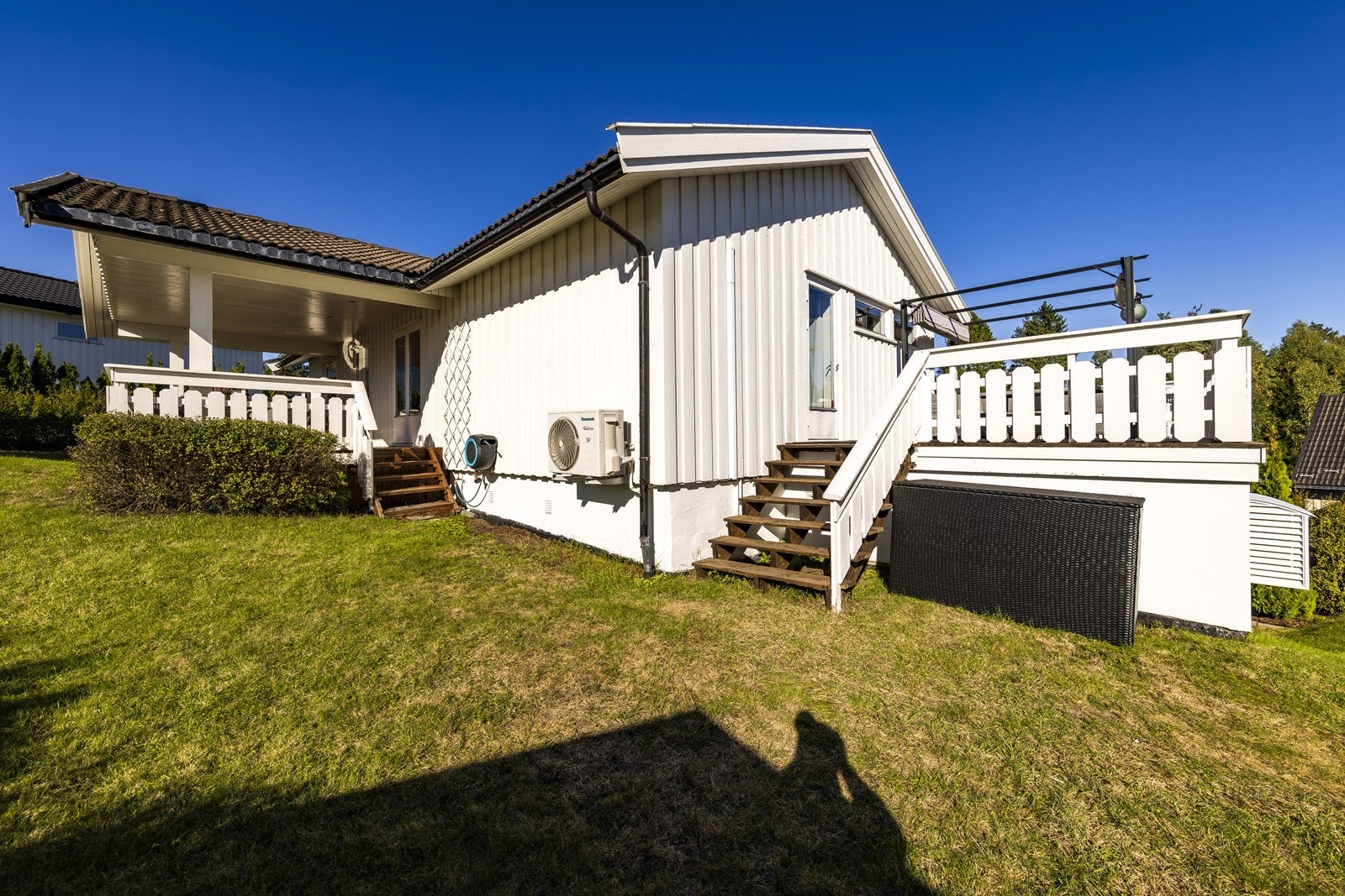 Fra terrassen er det adkomst til hagen. Galleribilde