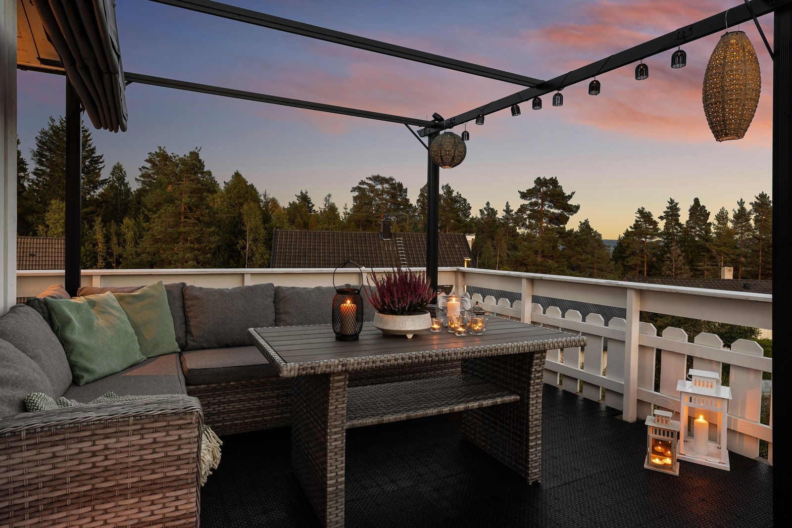 Beliggenheten gir fine solforhold, og gir perfekte rammer for lange sommerdager og stemningsfulle kvelder. Galleribilde