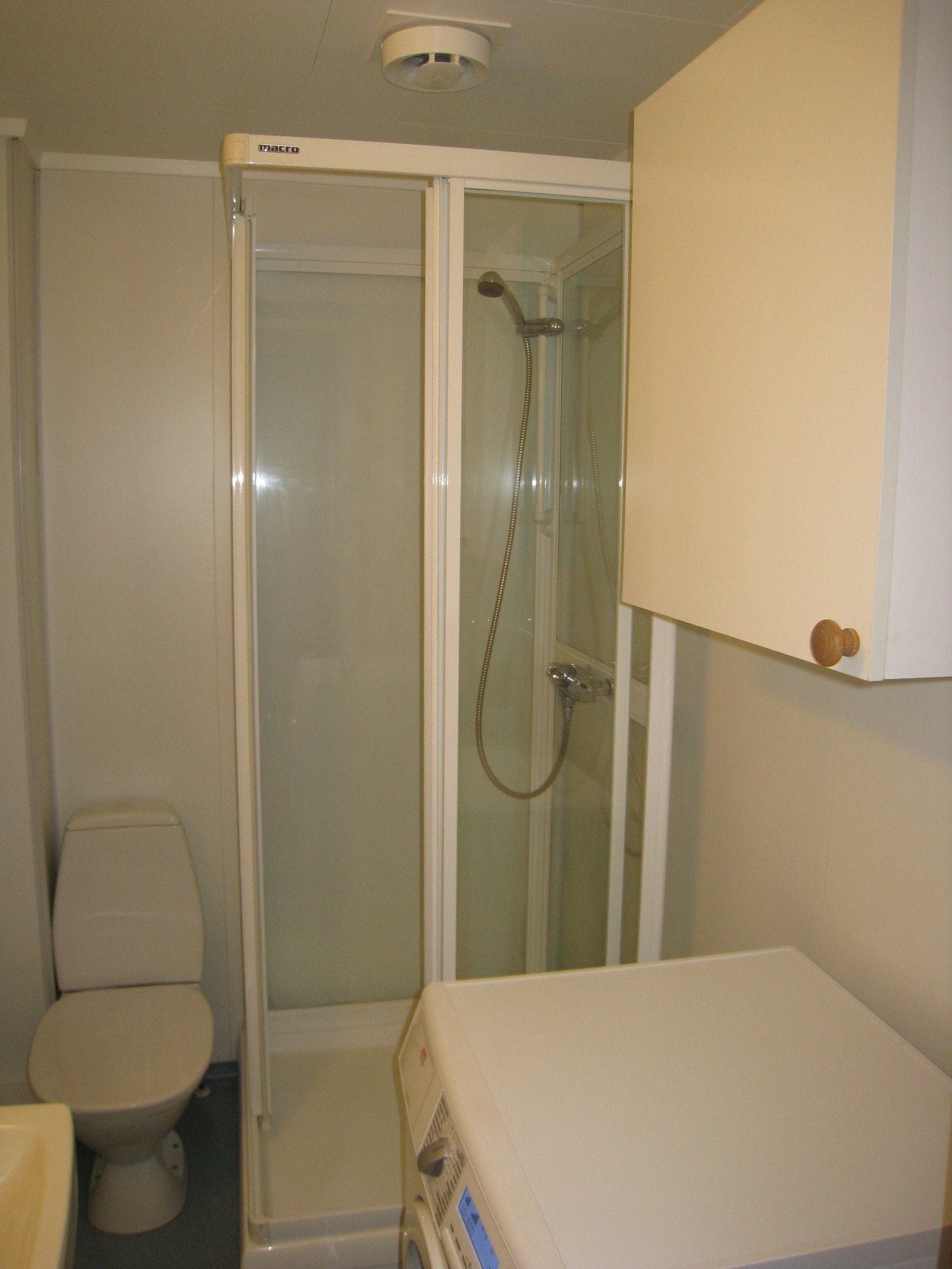 Bad m/ ny automatisk baderomsvifte Galleribilde