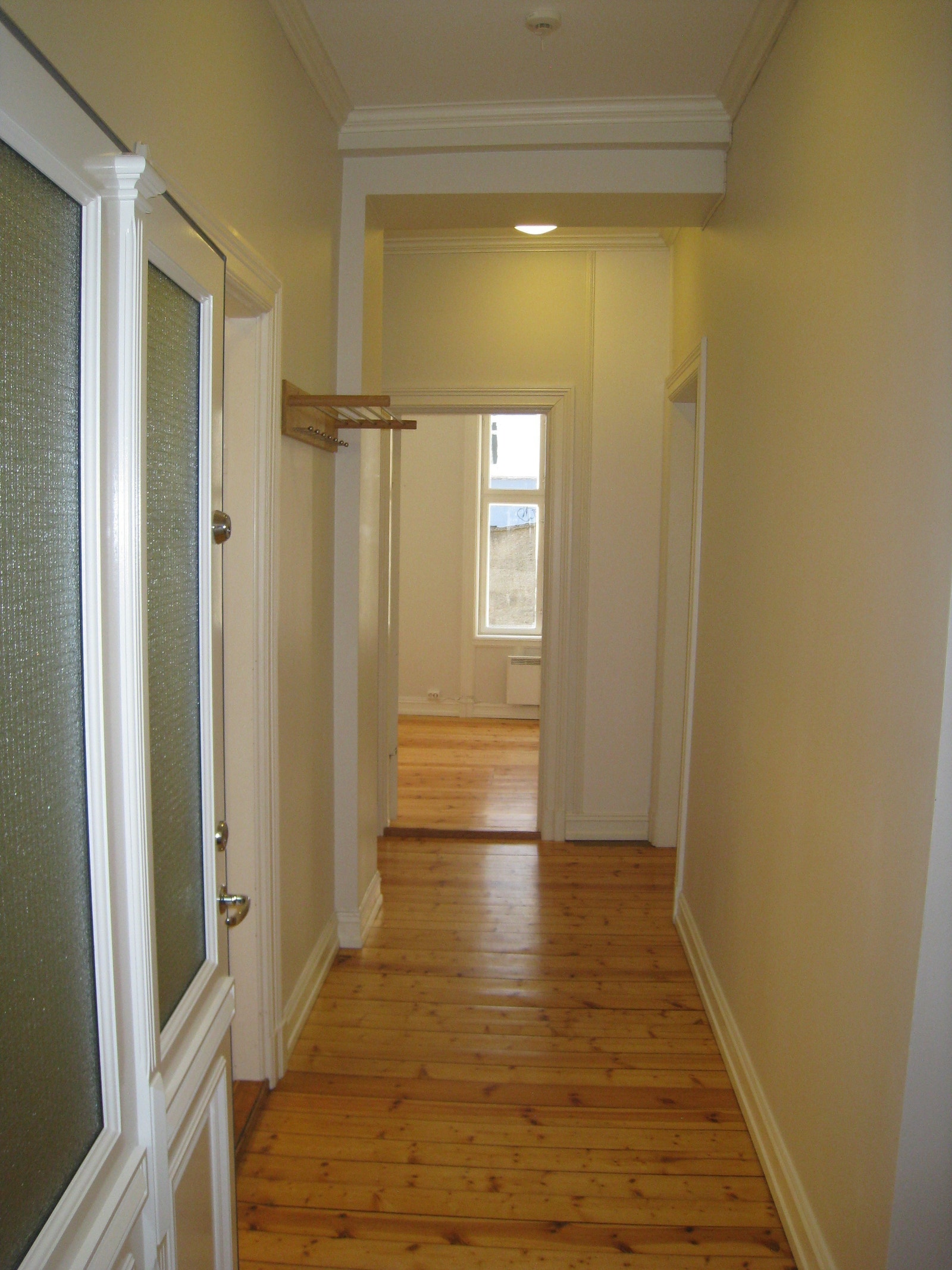 Entrè med lite soverom i bakgrunnen Galleribilde