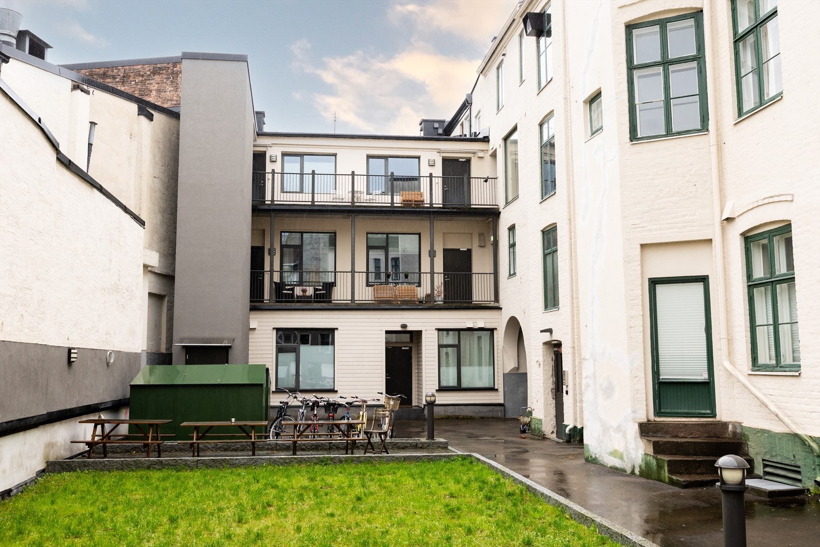 - Hyggelig bakgård - Galleribilde