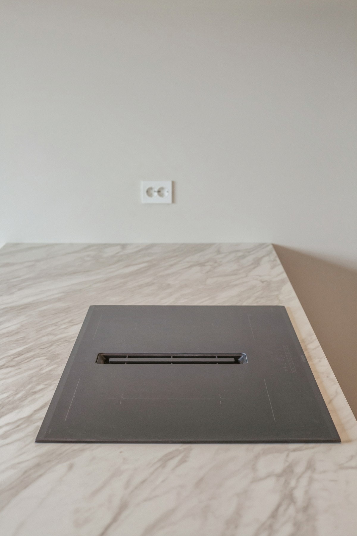 Nedfelt induksjonstopp med innbygd ventilator med kullfilter Galleribilde