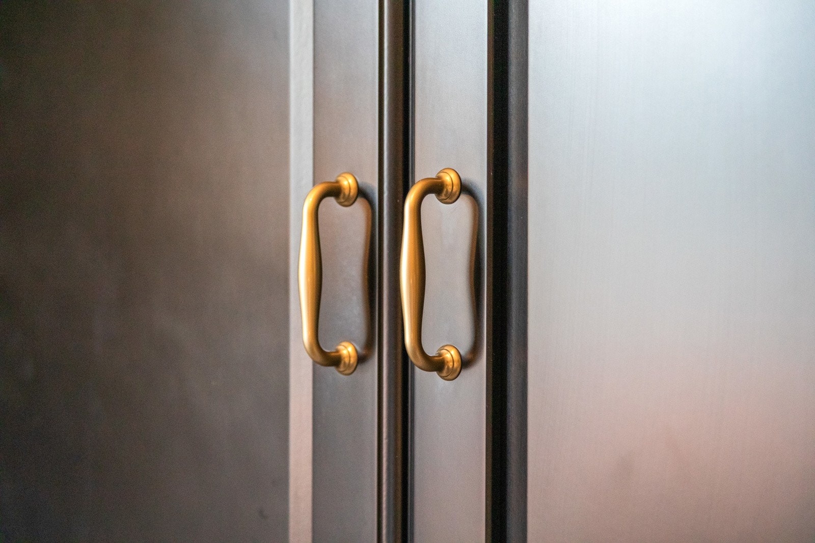 Fine detaljer på garderobeskap. Galleribilde