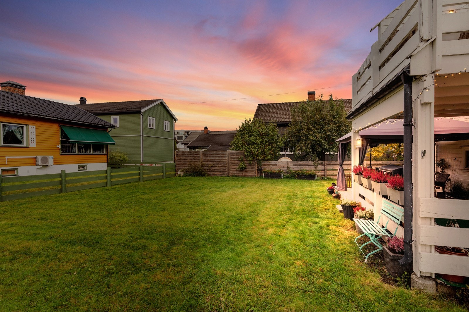 Velkommen til visning! (Illustrert kveldsbilde) Galleribilde