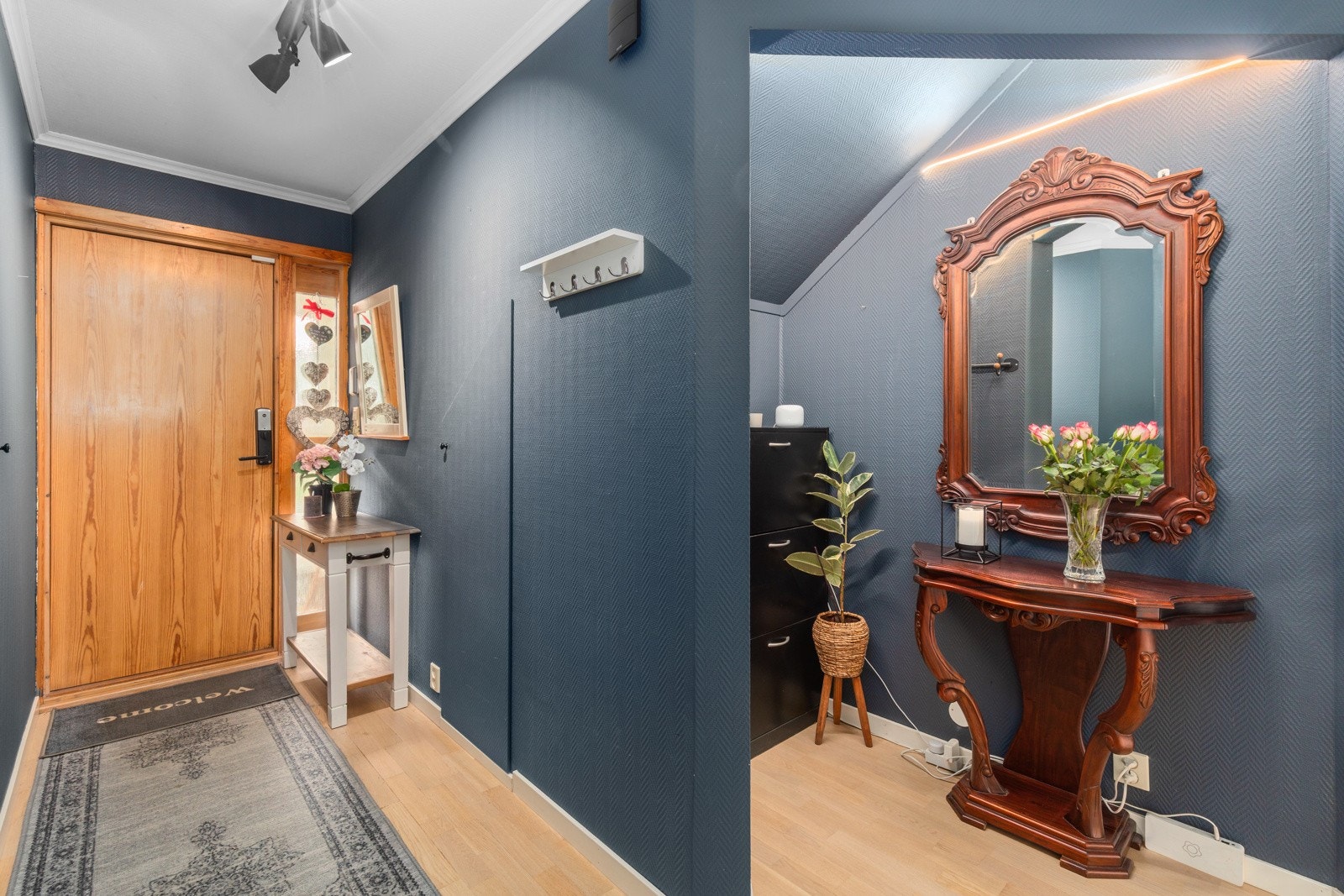 Her blir du tatt imot i en trivelig entré med god plass til å sette fra deg sko, samt henge fra seg yttertøy. Galleribilde