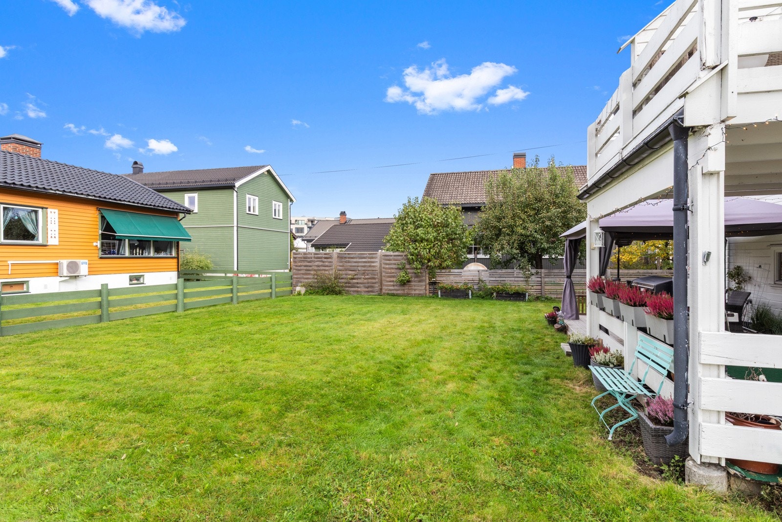 Felleshage som er pent opparbeidet. Galleribilde