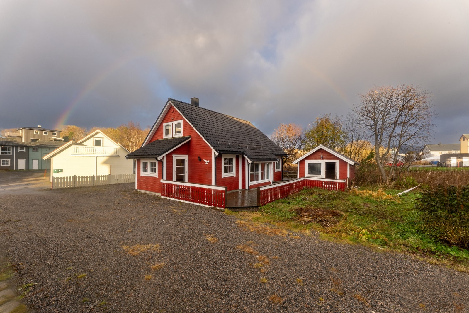 Velkommen til Televeien 5, en eiendom med en sentral beliggenhet i Leknes. Galleribilde