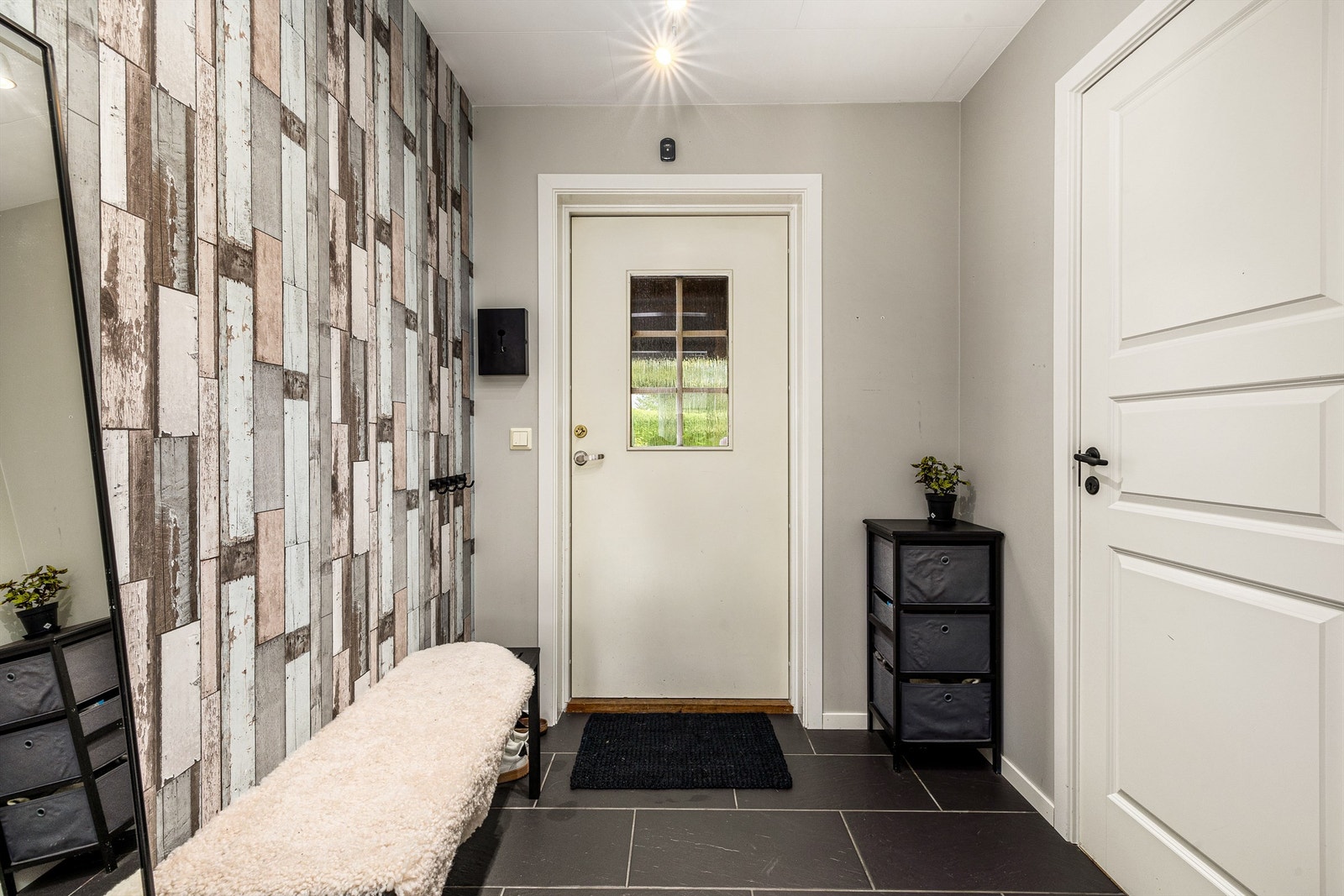 Vaskerommet ligger i entreen Galleribilde