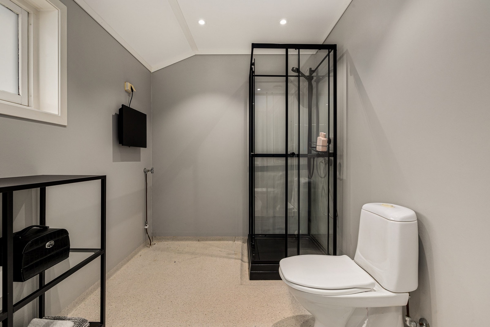 Nytt dusjkabinett og nytt tak Galleribilde