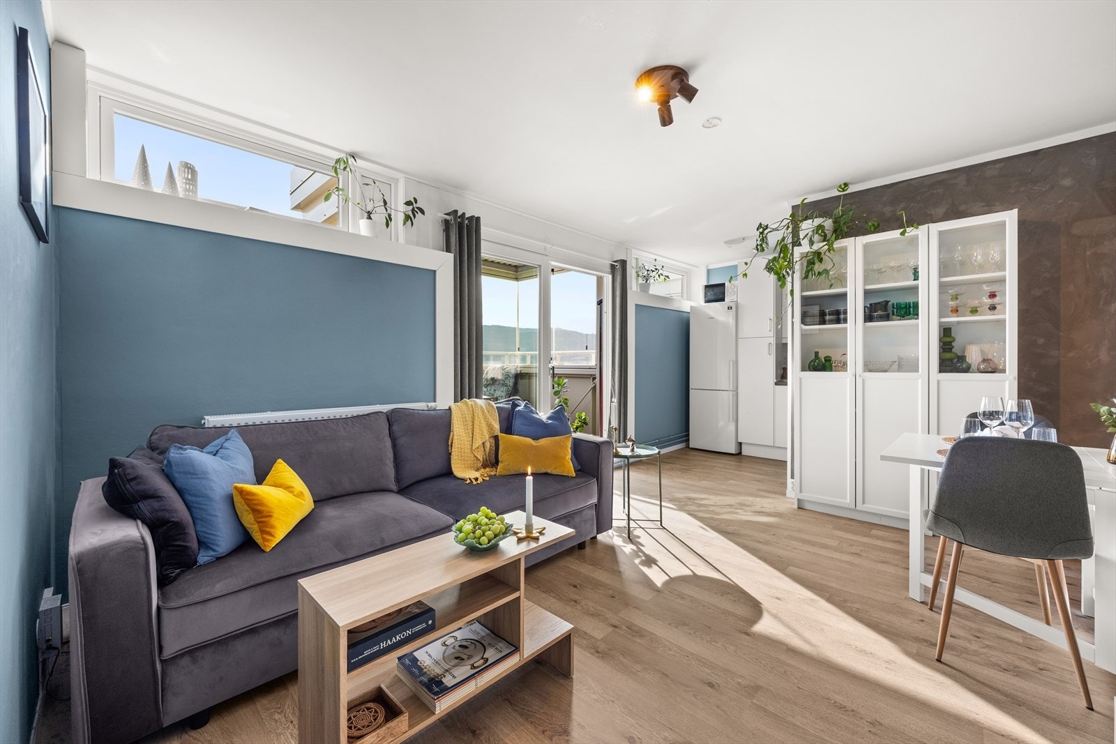 Leiligheten oppvarmes med radiatorer med vannbåren varme, og er inkludert i felleskostnadene Galleribilde