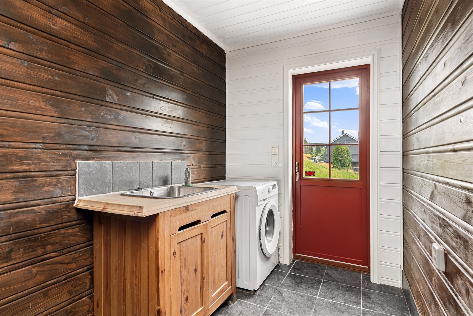 Vaskerom med praktisk tilkomst. Galleribilde
