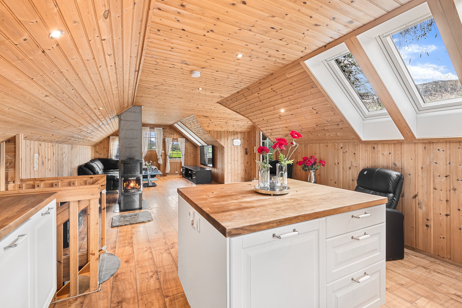 Åpen stue/kjøkken løsning. Galleribilde