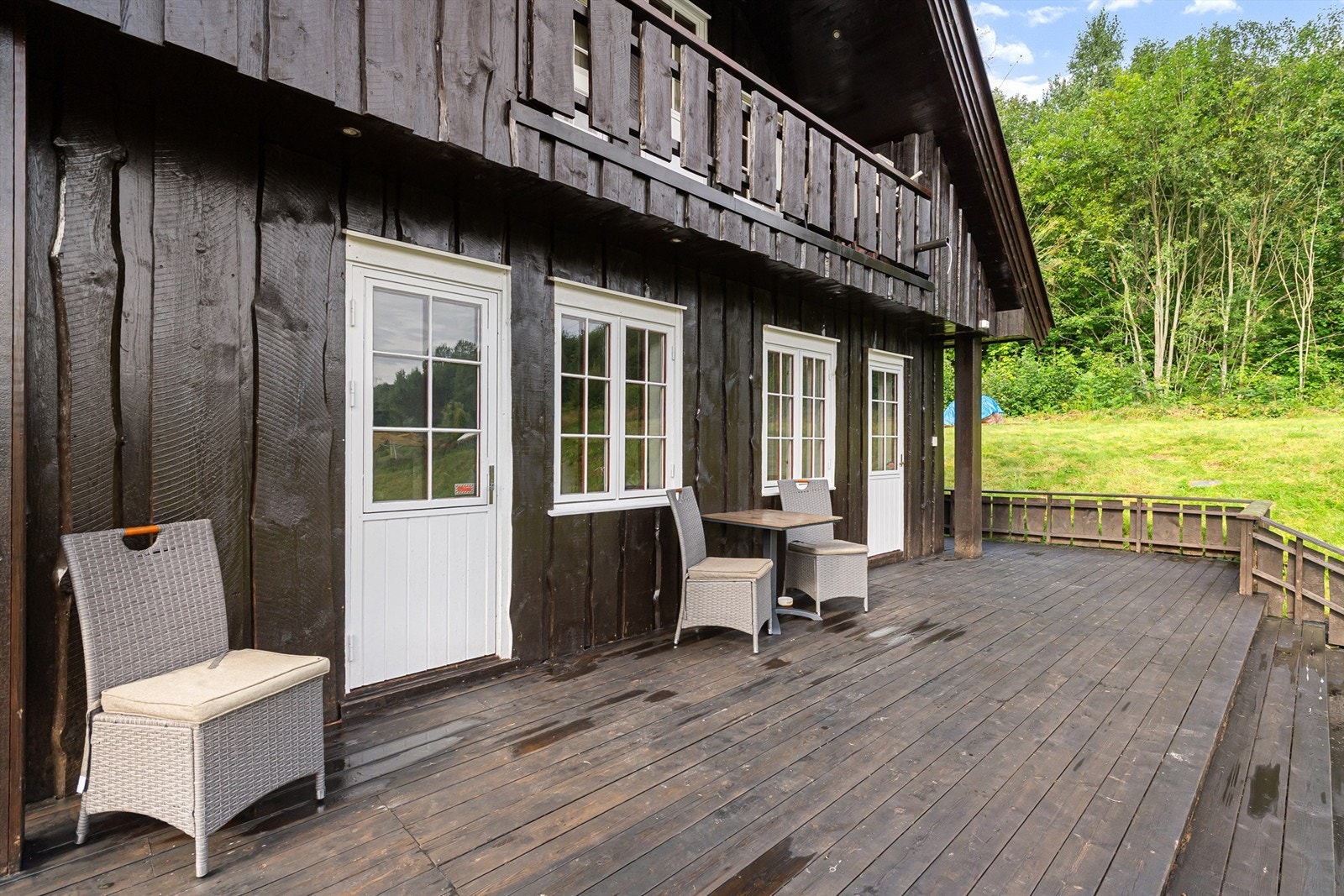 Boligen er kledd i villmarkspanel. Galleribilde