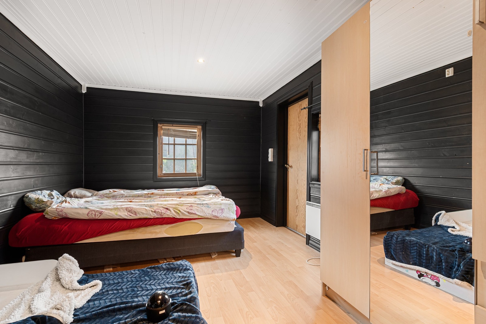 Hoved soverom med skapplass. Galleribilde