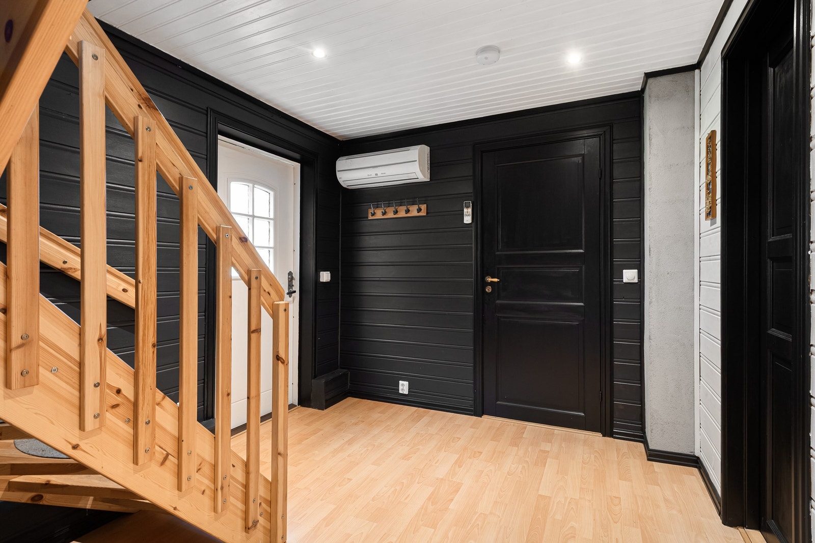 Varmepumpe plassert i vindfanget, gir god varme til 2. etasje. Galleribilde