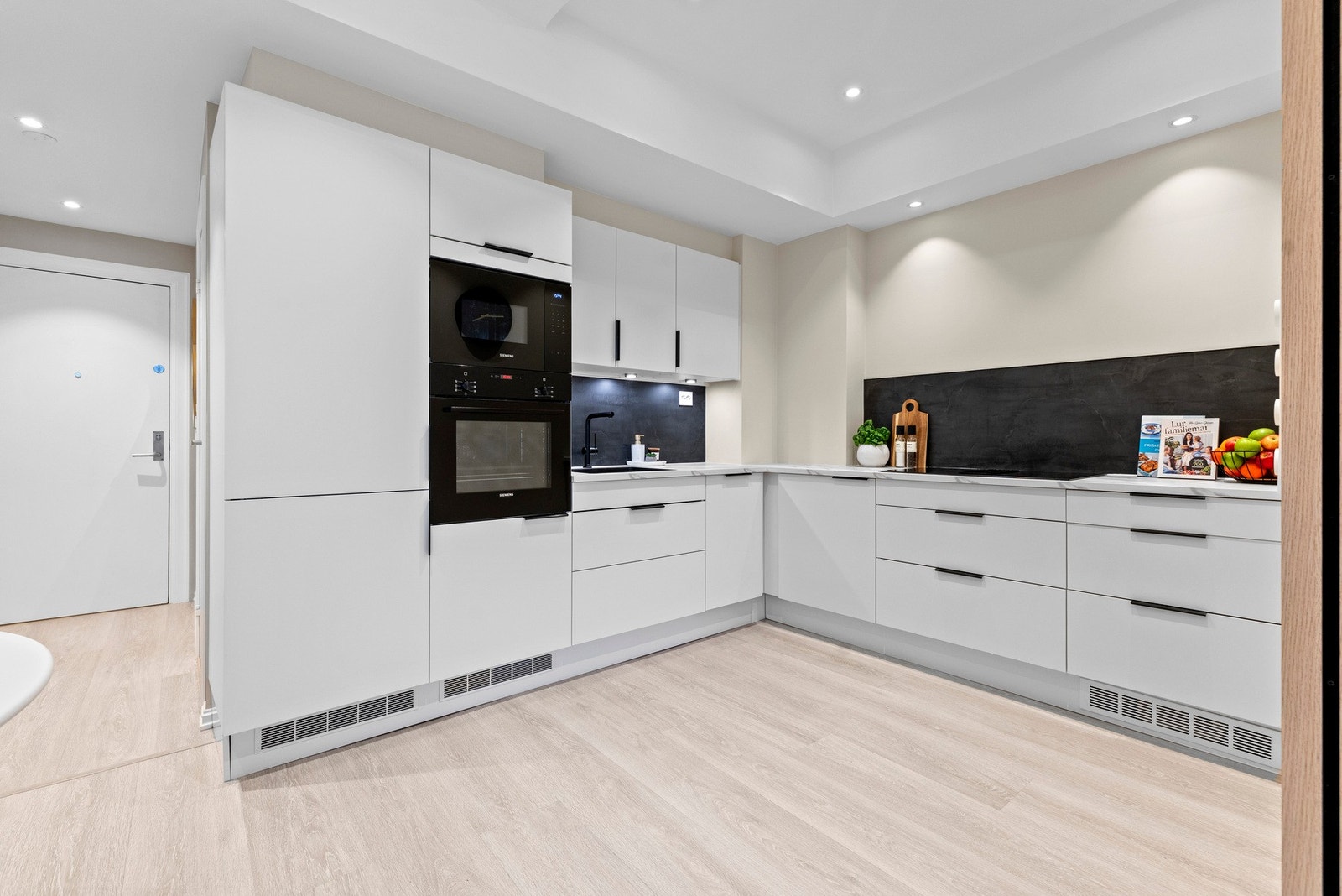 En stilren og lys 2-roms med nyoppusset standard! Galleribilde