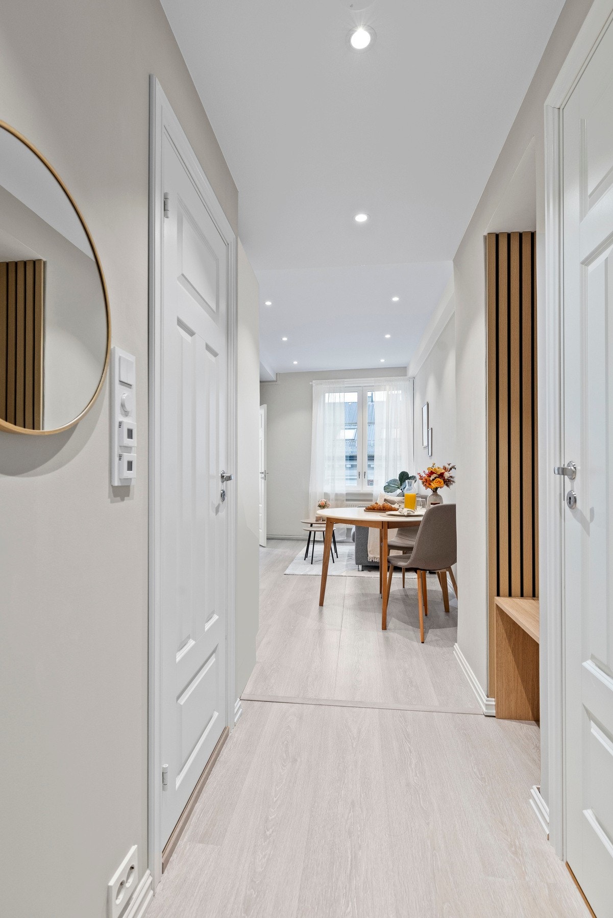 Entréen gir et godt førsteinntrykk av boligen. Galleribilde