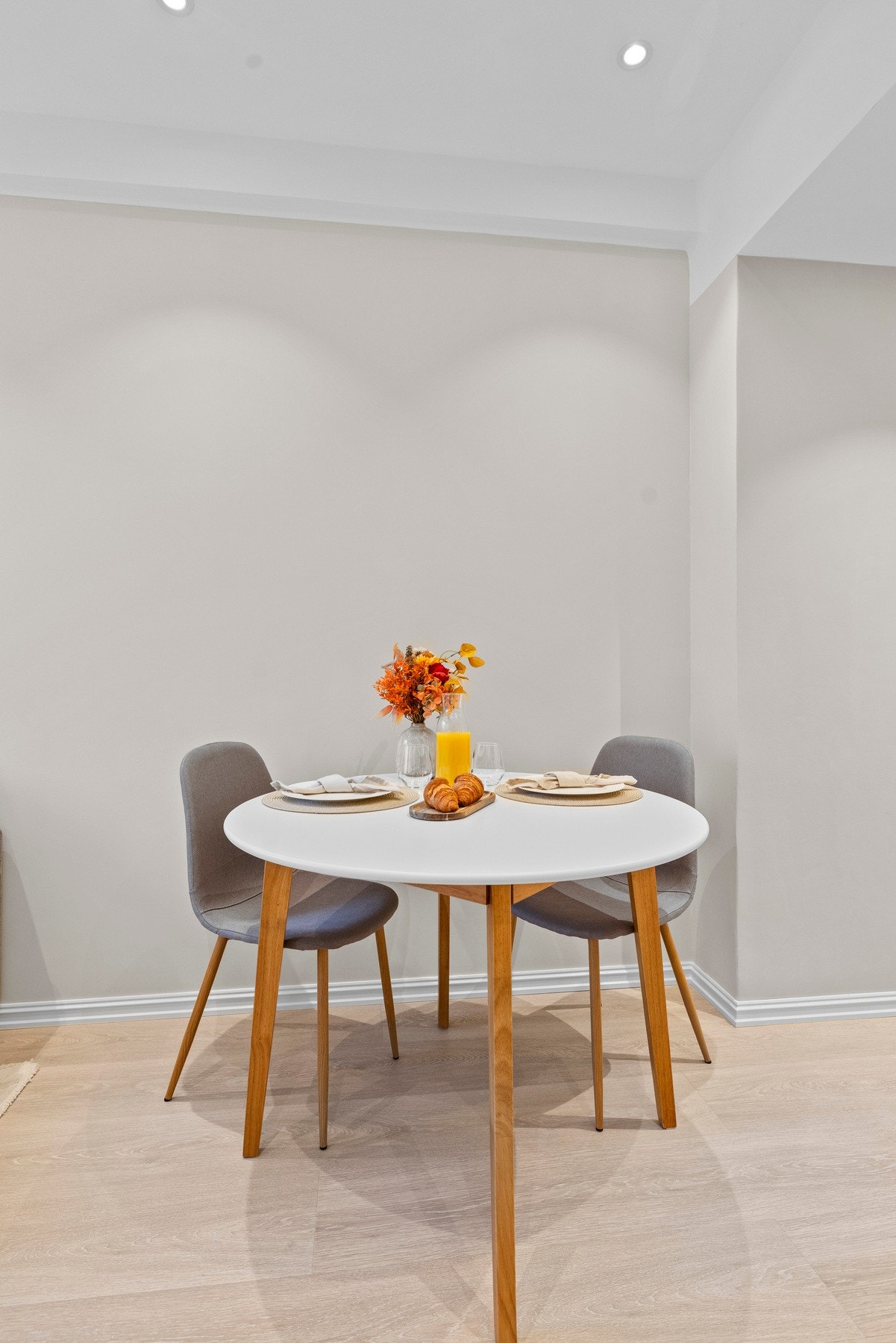 Det er god plass til spisebord i tilknytting til kjøkkenet. Galleribilde