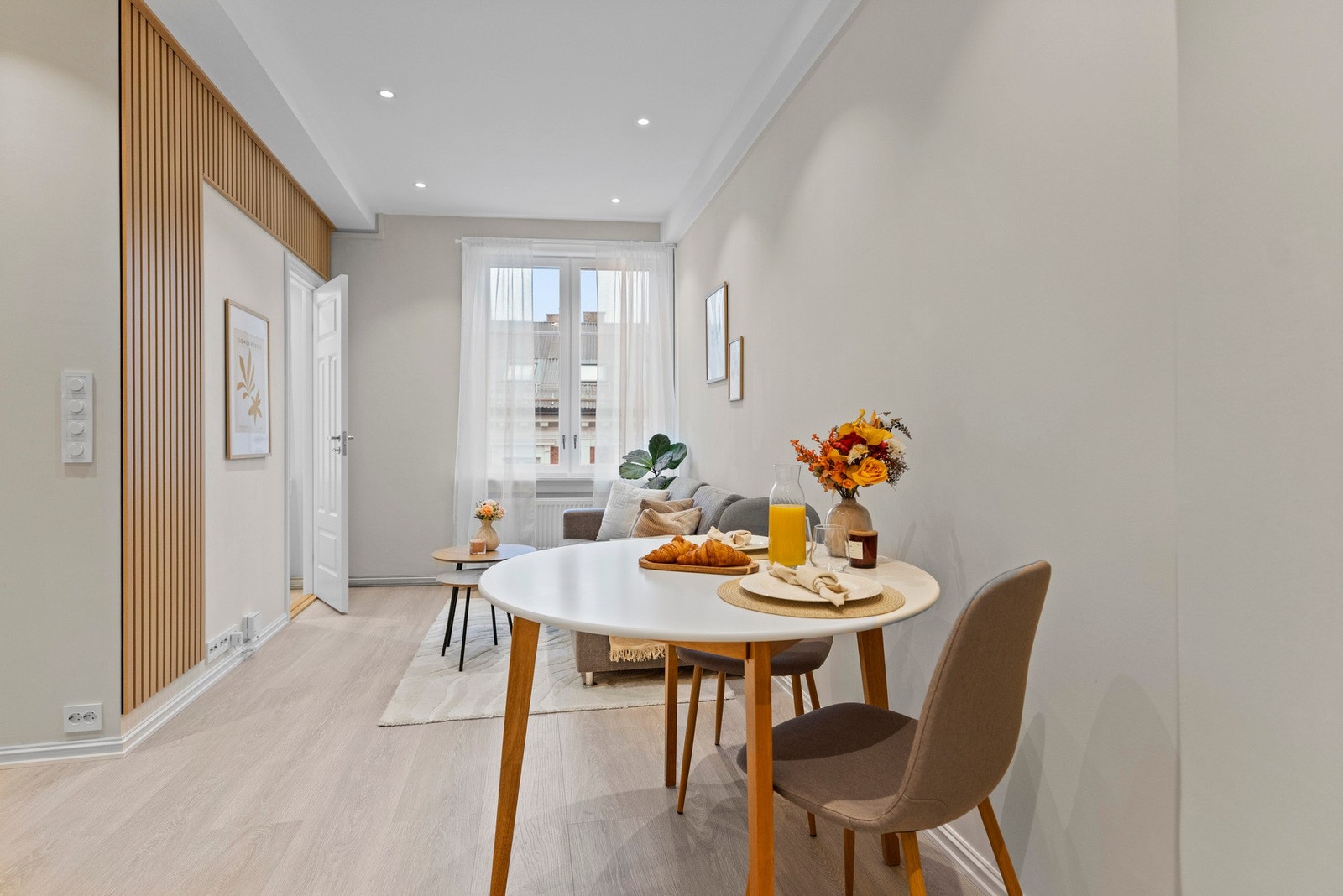 Planløsningen er godt utnyttet med åpne, lyse soner som skaper en god atmosfære. Galleribilde