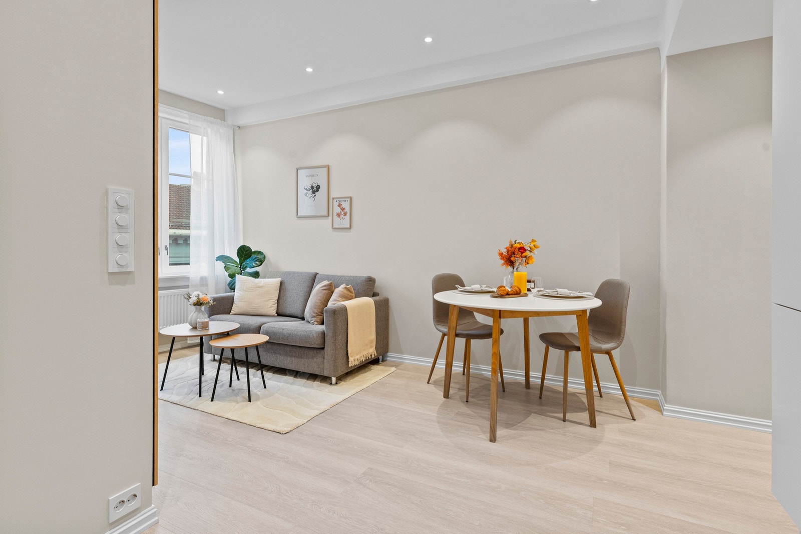 Boligen ble vesentlig pusset opp i 2025 med nytt kjøkken, oppgradert bad, nytt gulv og overflatebehandling. Galleribilde