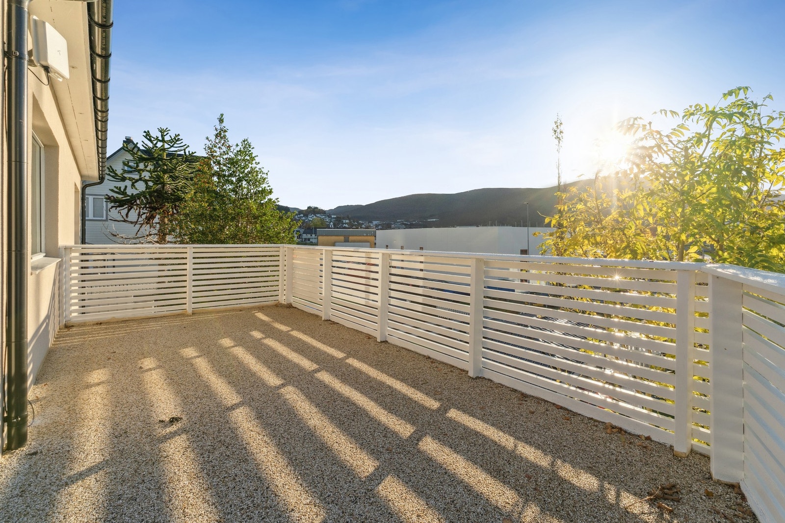Du har en kjekk terrasse som har god plass til diverse møblement. Galleribilde