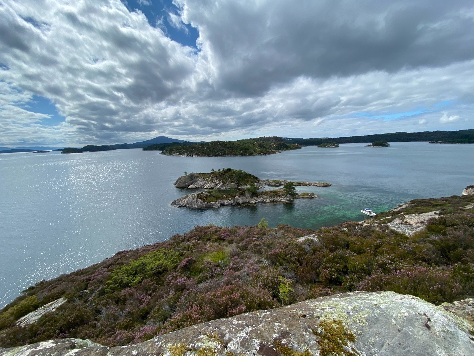 Flott utsikt og de beste solforhold på hele Stora Klakksøy Galleribilde