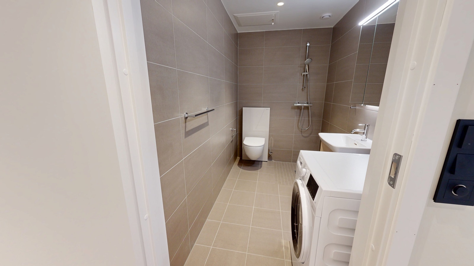 Felles bad til enhet 1 og 2, bilde 1 Galleribilde