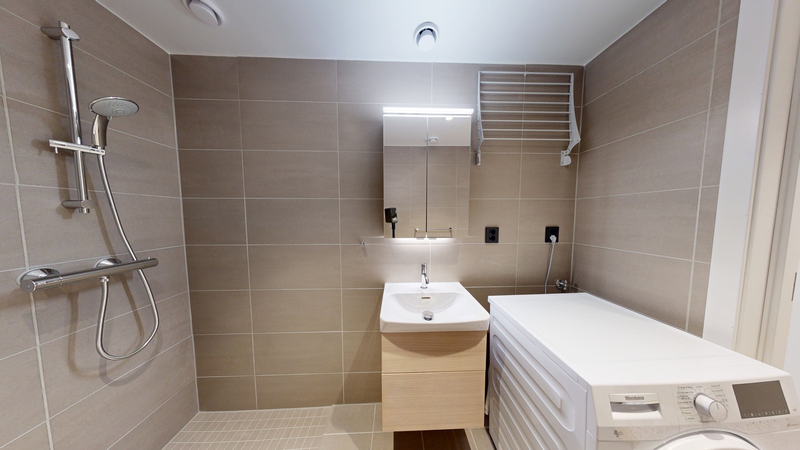 Felles bad til enhet 1 og 2, bilde 2 Galleribilde