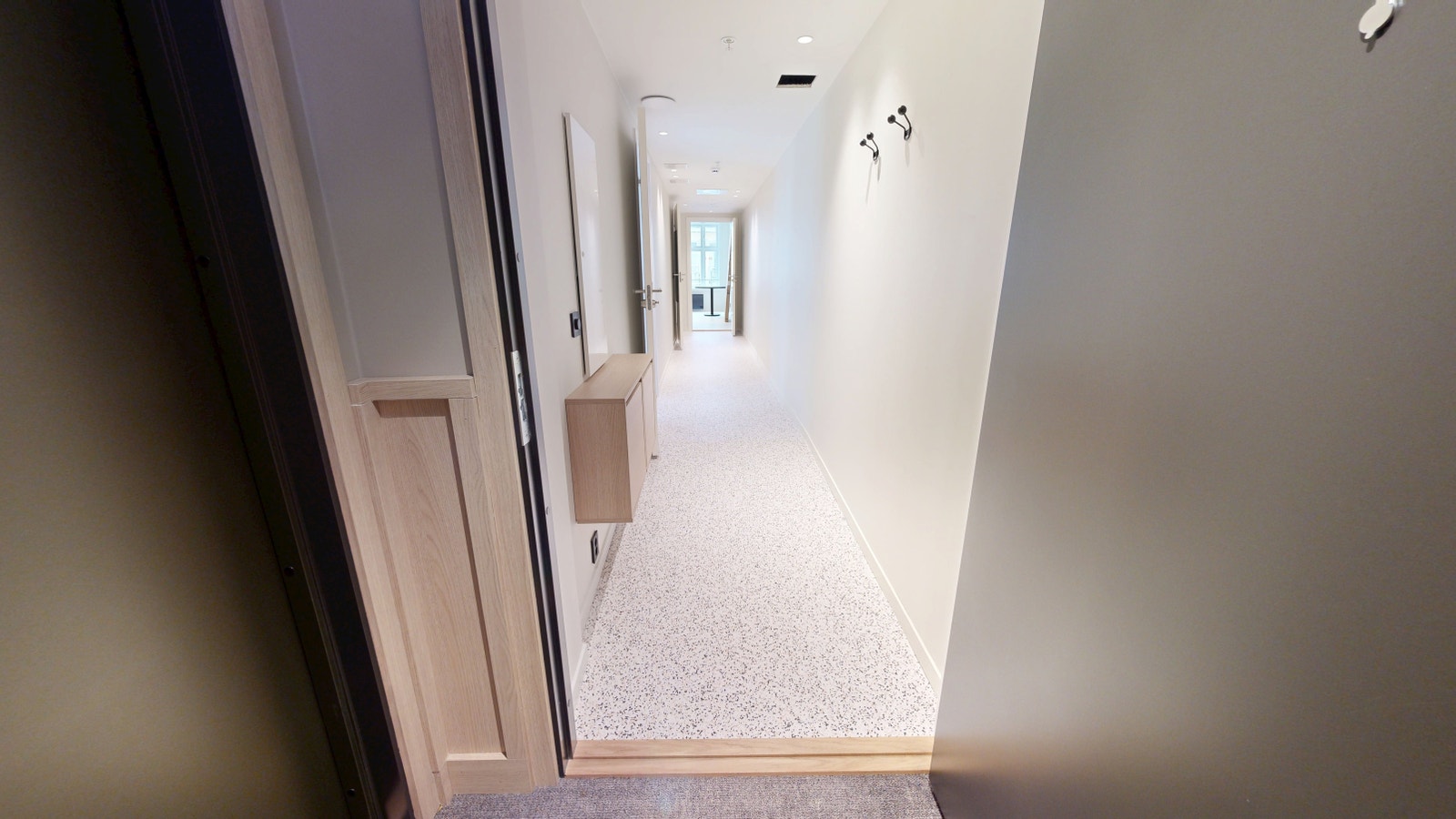 Felles gang inne i leiligheten Galleribilde