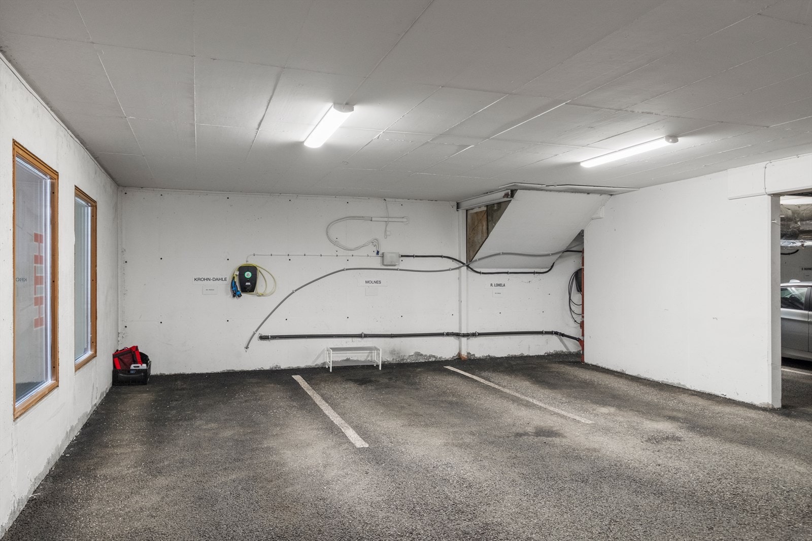 Garasjeplass i garasjeanlegg (den i midten). Mulighet for elbil-lader Galleribilde