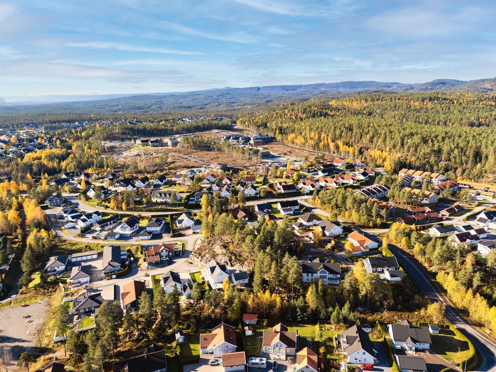 Området er svært barnevennlig med trygg gangavstand til skole, barnehage og flotte lekeområder. Galleribilde