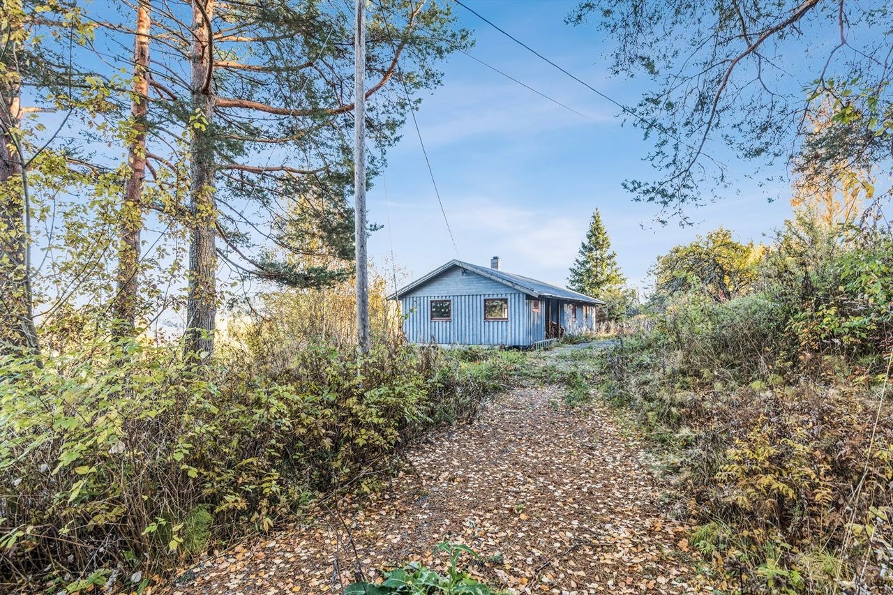 Velkommen til Midtsunstad, et småbruk med renoveringbehov! Ca 27 mål tomt i naturskjønne omgivelser! Galleribilde