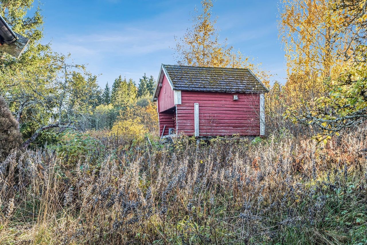 Det tradisjonelle stabburet på 15 m² er oppført i tømmer. Galleribilde