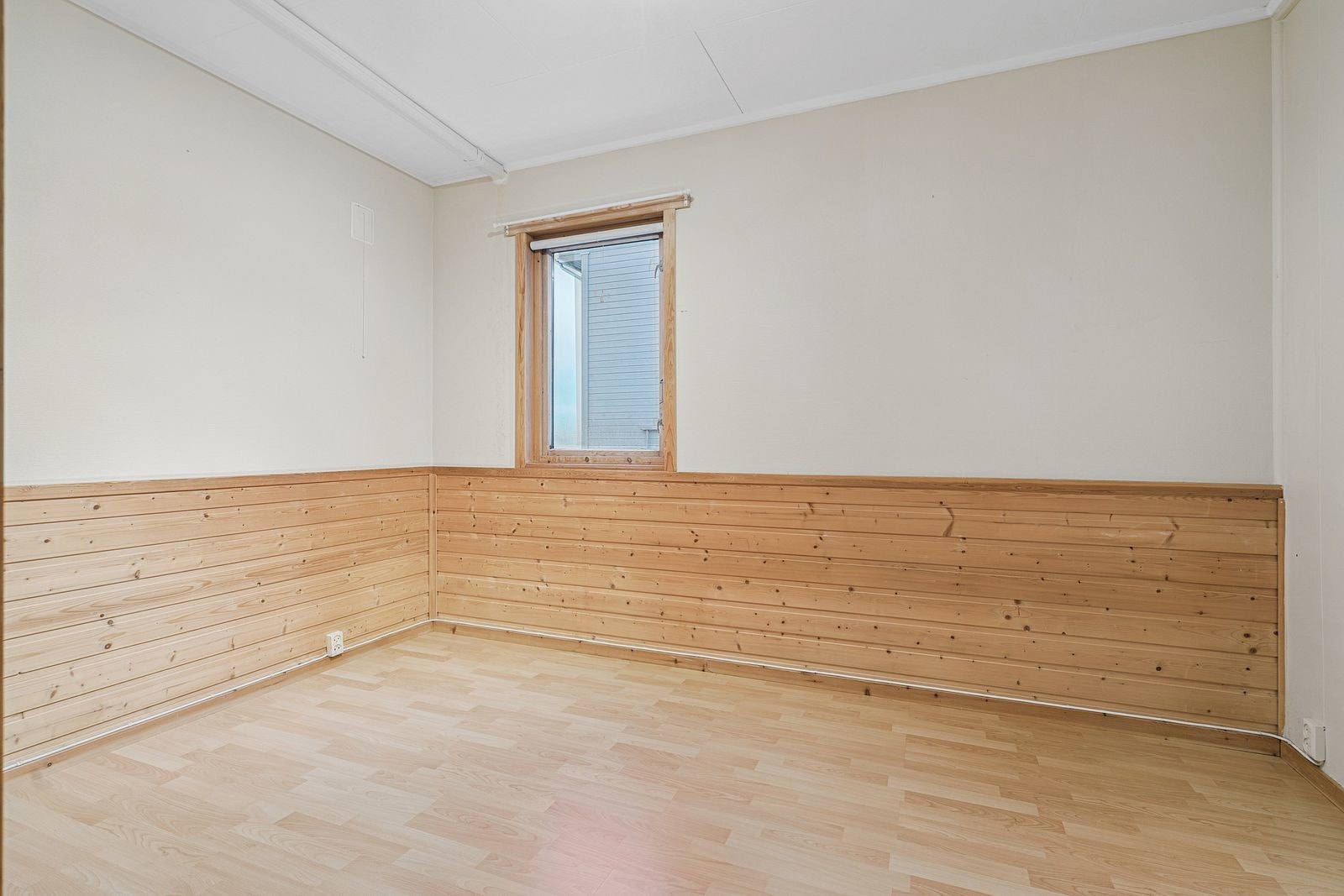 I 1. etasje finner du også to boder - Disse bodene er benyttet som soverom men ikke godkjent for varig opphold Galleribilde