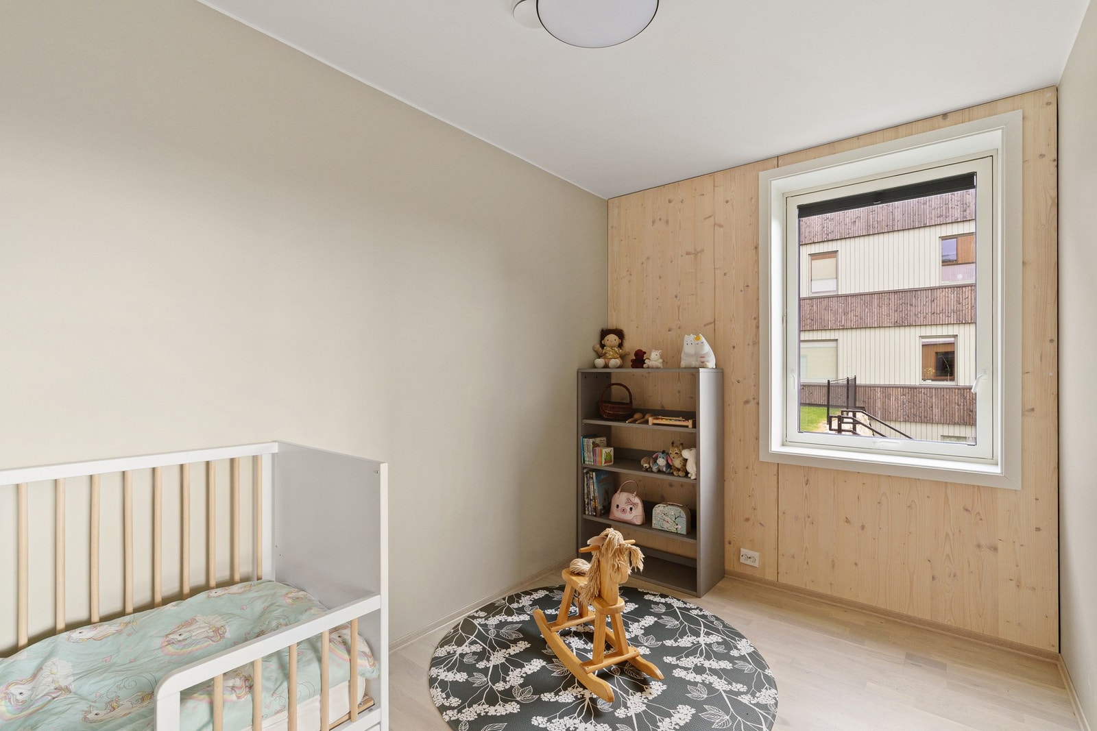 Soverom nr. 2 i andre etasje. Et utrolig kjekt barnerom, gjesterom eller kontor om ønskelig. Galleribilde