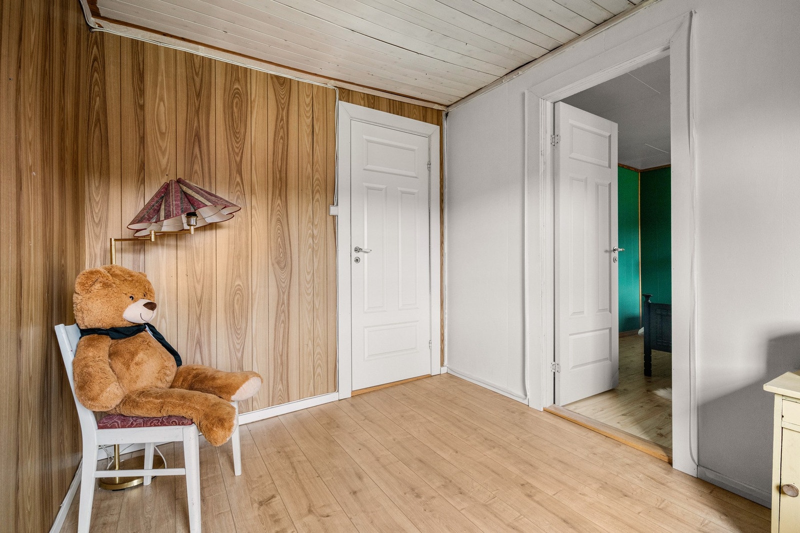 Fra det minste soverommet på 8 kvm har man tilgang til et romslig hovedsoverom. Galleribilde